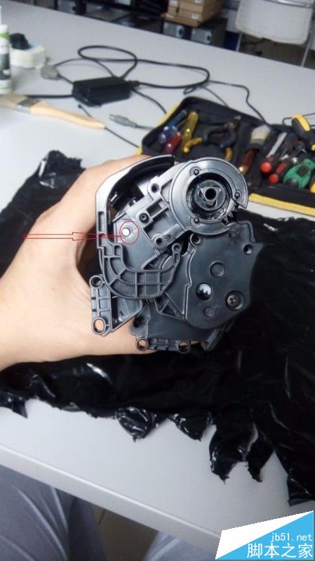 惠普打印機怎么給2612a硒鼓加粉?