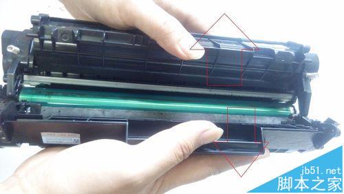 惠普打印機怎么給2612a硒鼓加粉?