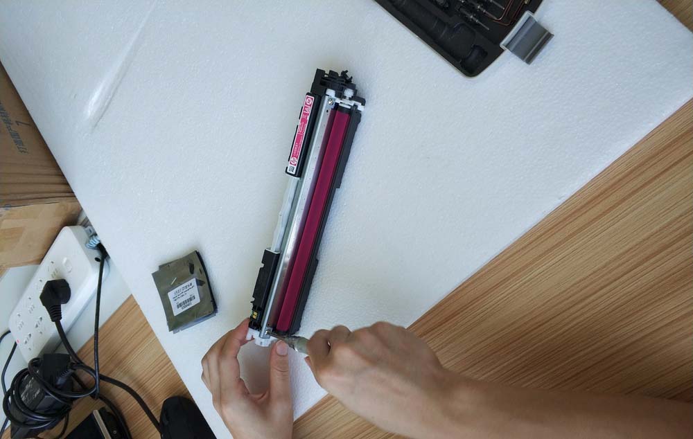 惠普HP FP M177打印機(jī)怎么更換墨粉?
