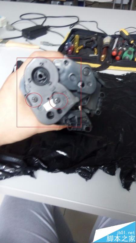 惠普打印機怎么給2612a硒鼓加粉?