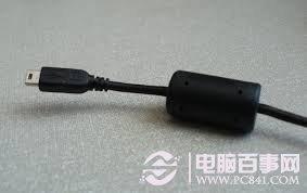電源線的小圓柱形物體是什么？做什么用？